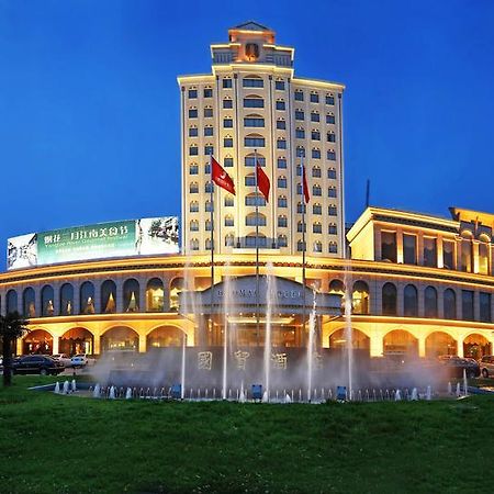 Zhangjiagang Guomao Hotel Exterior foto